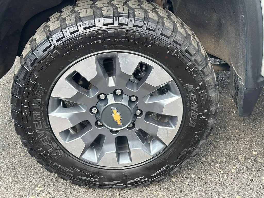Used 2022 Silver Chevrolet Custom image 36
