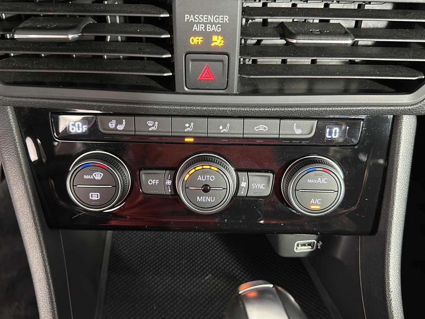 Used 2019 Platinum Gray Metallic Volkswagen SE image 31