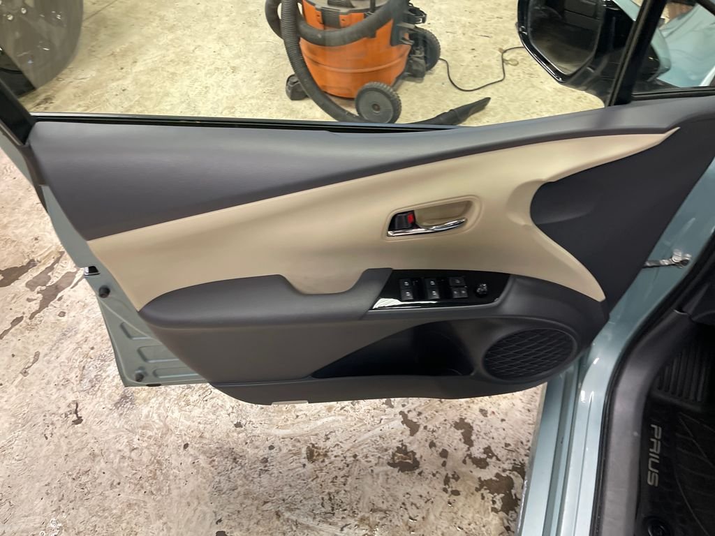 Certified Used 2017 Beige Toyota Three image 14