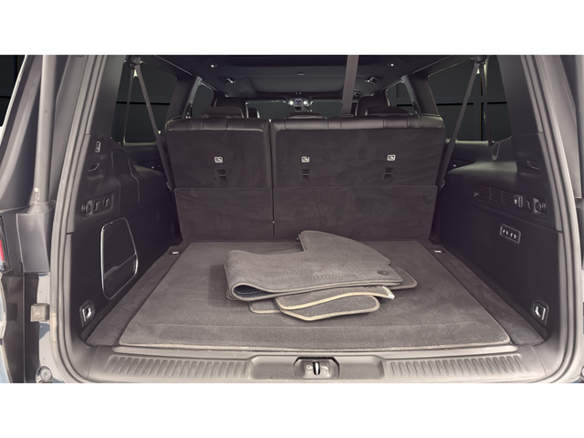 Used 2023 Diamond Black Crystal Pearlcoat Jeep Series III image 26