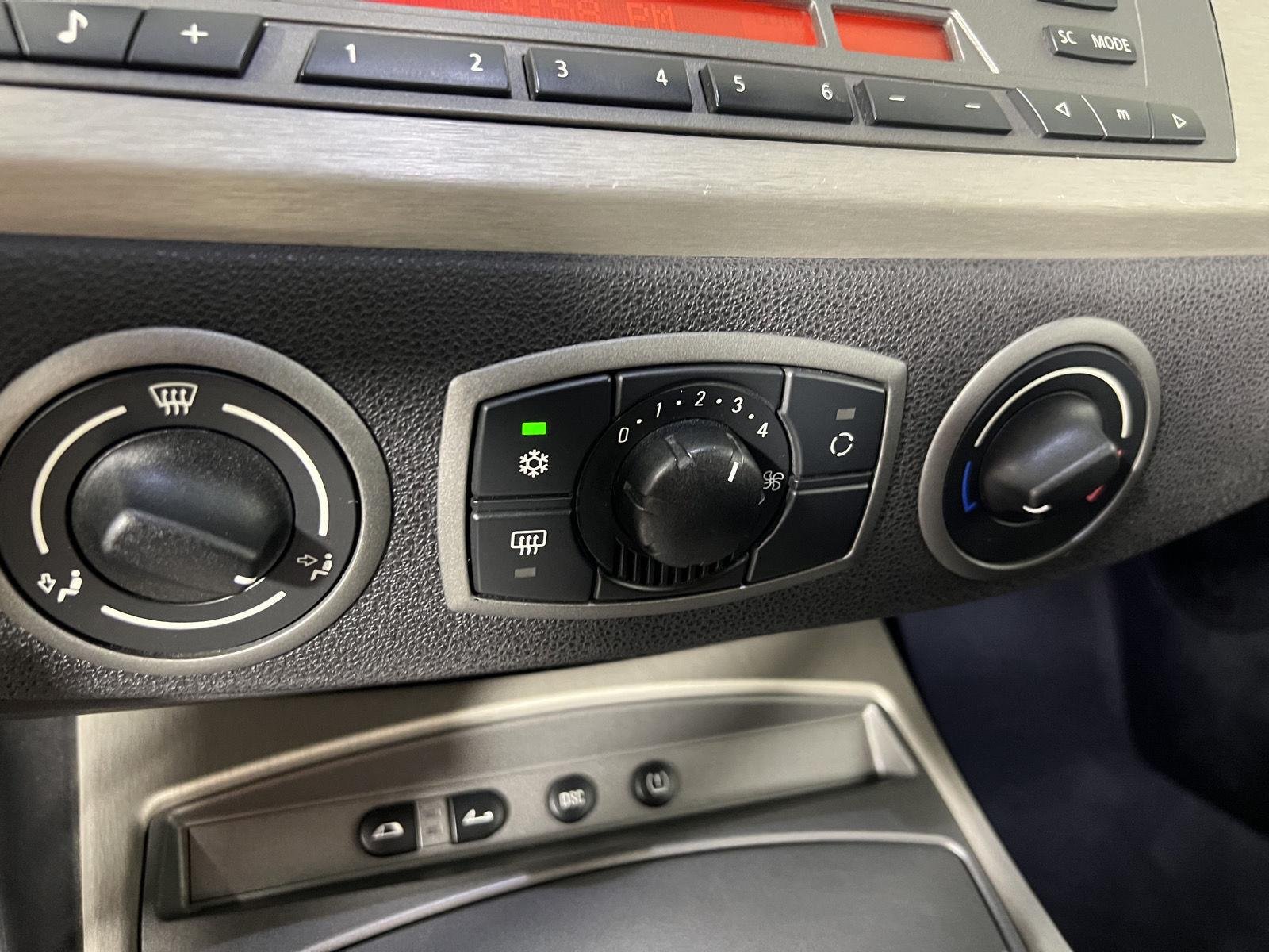 Used 2003  BMW 3.0i image 6