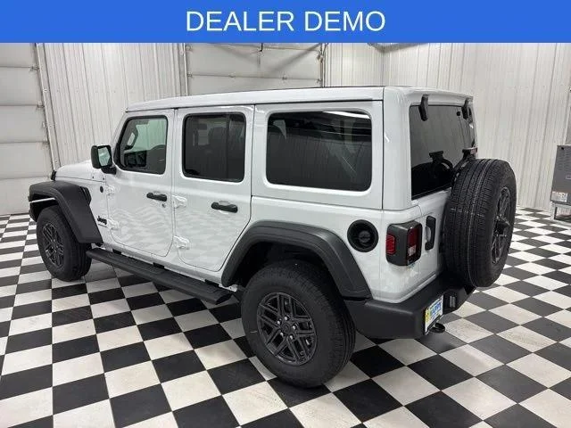 New 2026 Bright White Clear-Coat Exterior Paint Jeep Sport S image 4