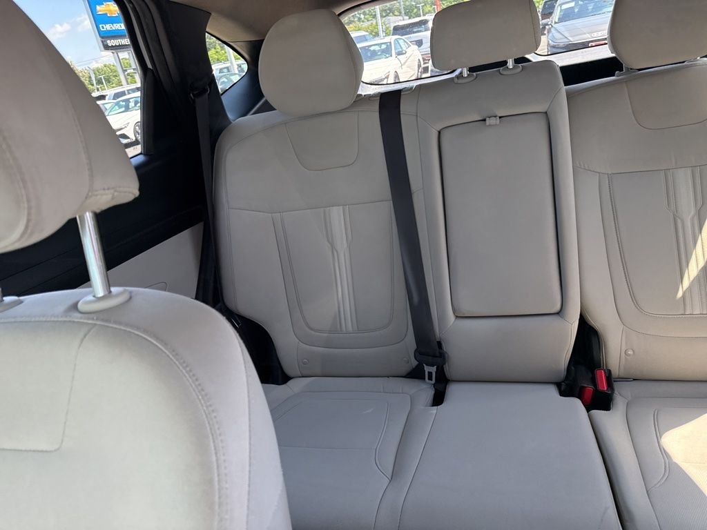 Used 2025 White Hyundai SEL image 18