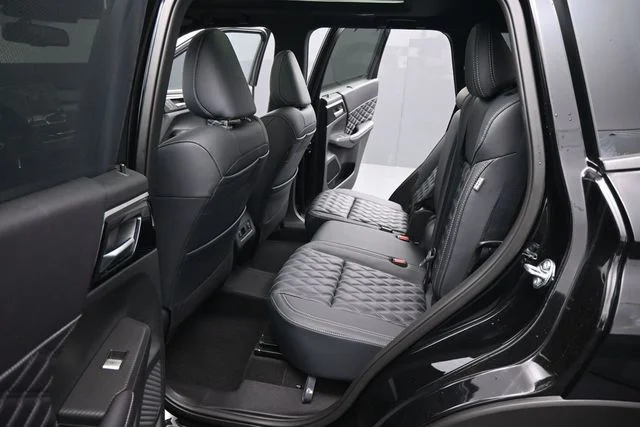New 2026 Black Nissan Platinum image 19