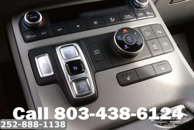Used 2025 Black Hyundai SEL image 22