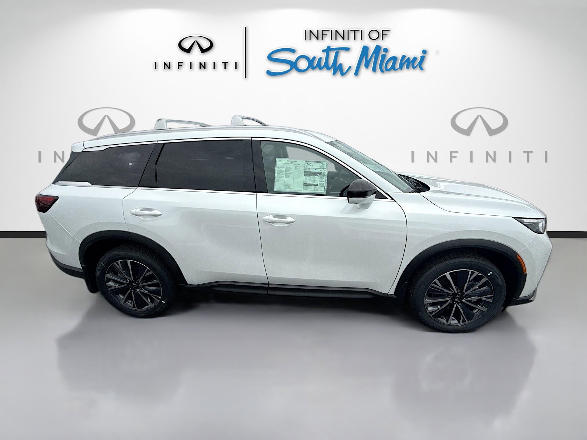 New 2027 RADIANT WHITE INFINITI Luxe FWD image 8