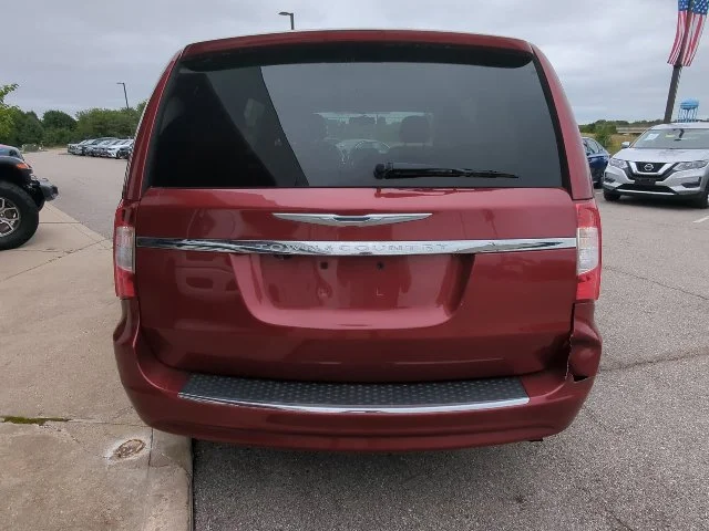 Used 2013 Red Chrysler Touring image 29