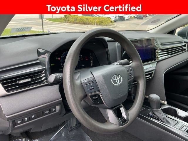 Used 2025  Toyota LE image 21