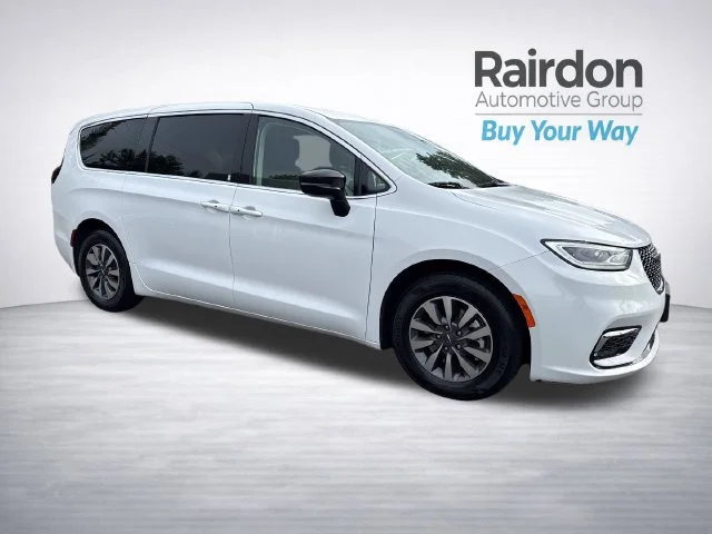 2024 Chrysler Pacifica Hybrid Select
