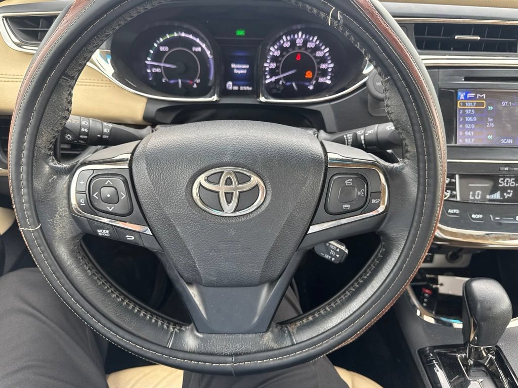 Used 2014  Toyota Limited image 25