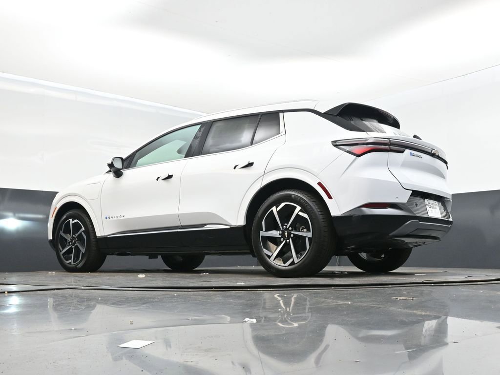 New 2025 Summit White Chevrolet LT image 41