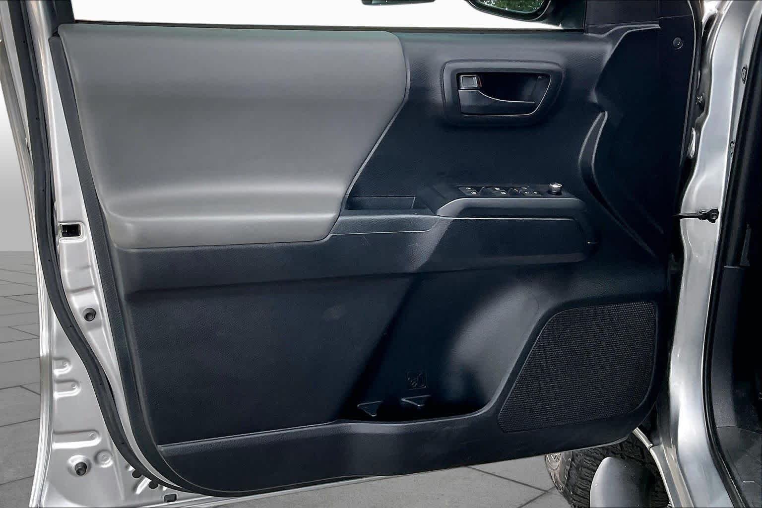 Used 2018 Silver Sky Metallic Toyota SR image 22