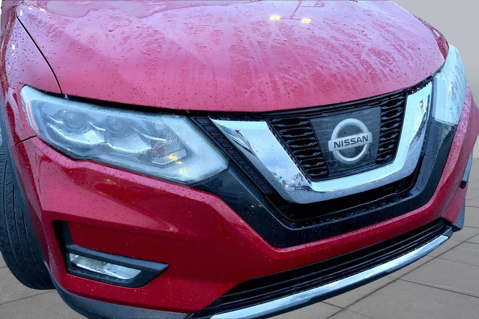 Used 2017 Palatial Ruby Nissan SL image 27