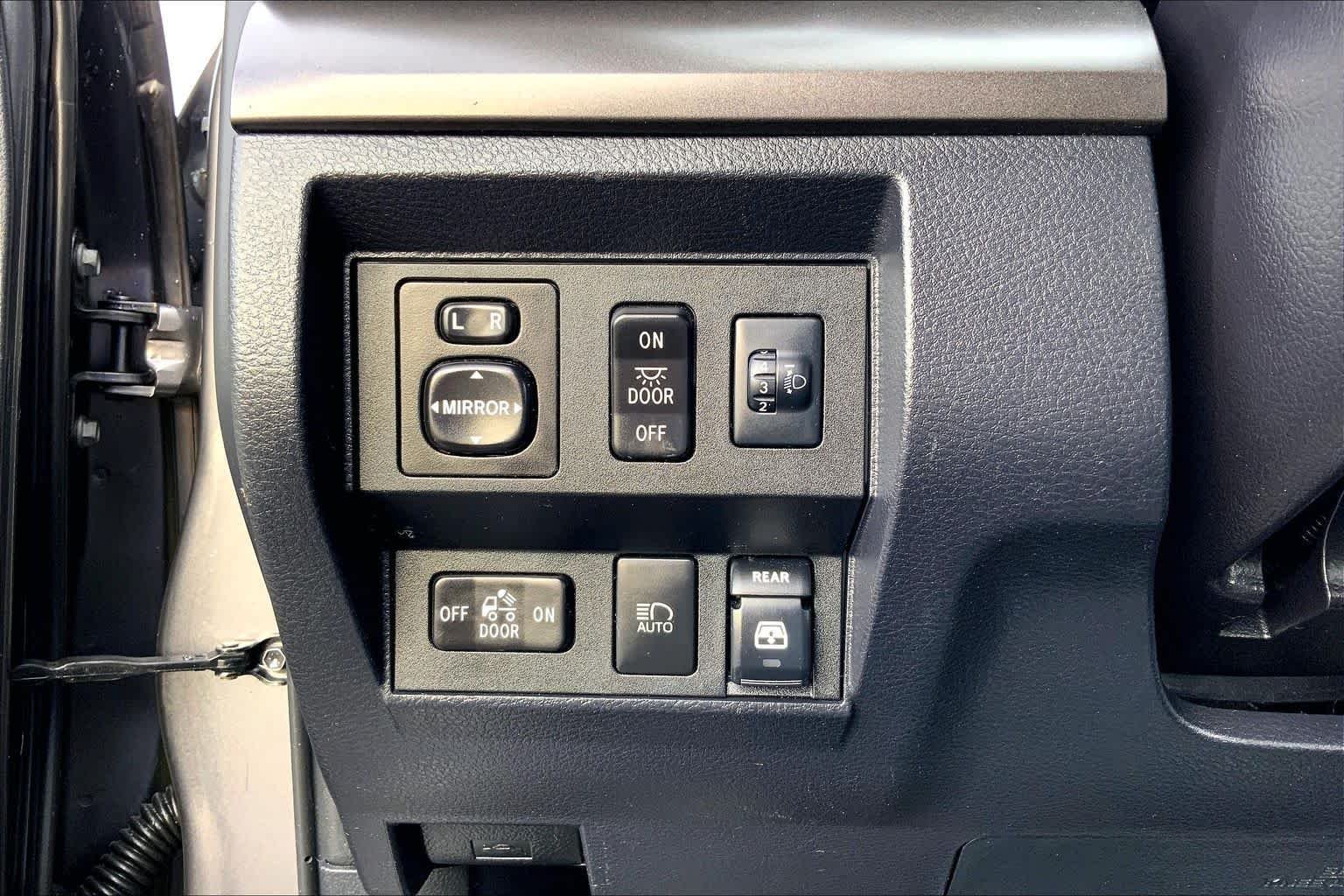 Used 2018 Magnetic Gray Metallic Toyota SR5 image 34