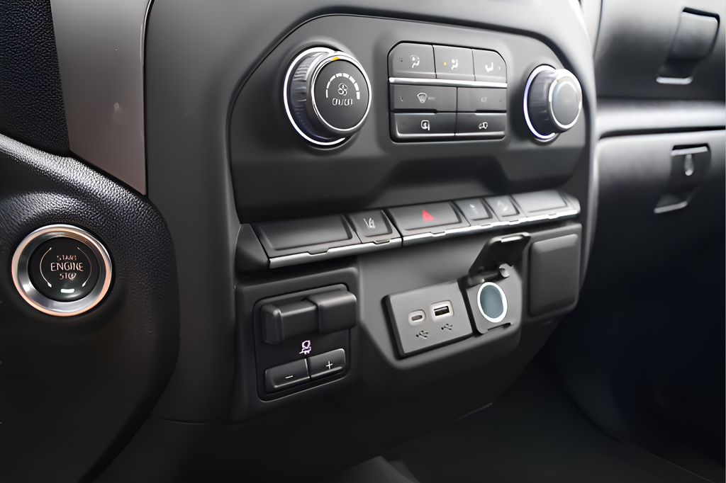 Used 2025 White Chevrolet Custom image 21