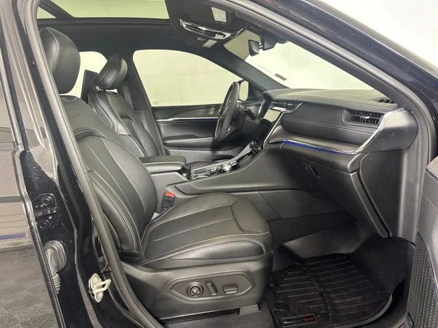 Used 2023 Diamond Black Jeep Overland image 4