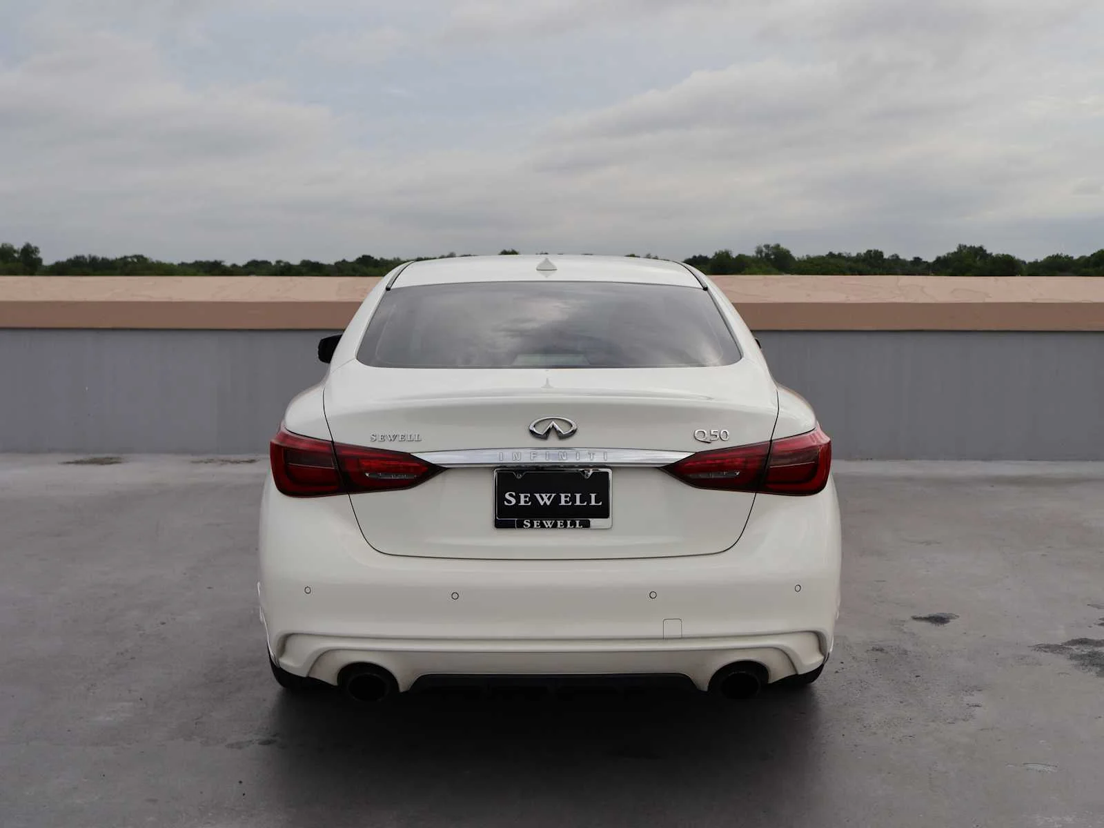 Certified Used 2022 Pure White INFINITI LUXE image 5
