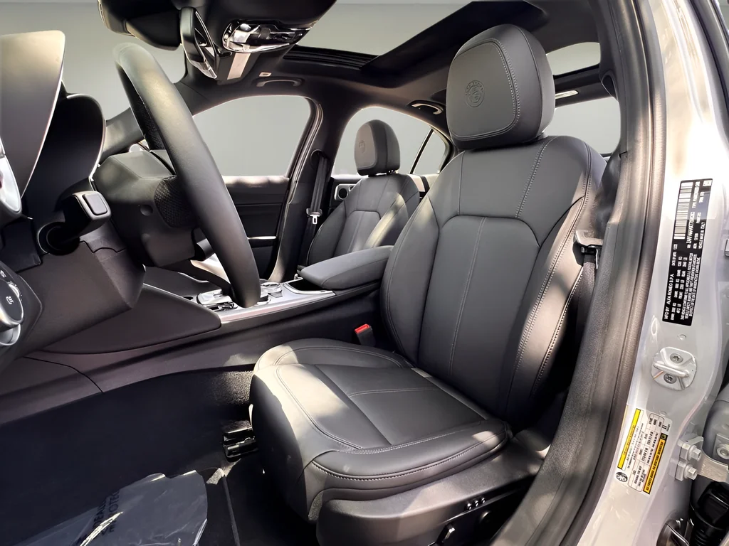 2026 Alfa Romeo Giulia Base - Photo 6