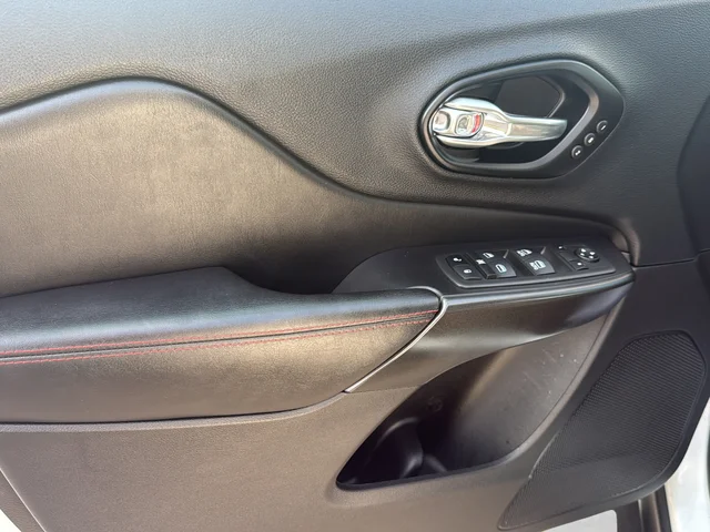 Used 2021 White Jeep Trailhawk image 13