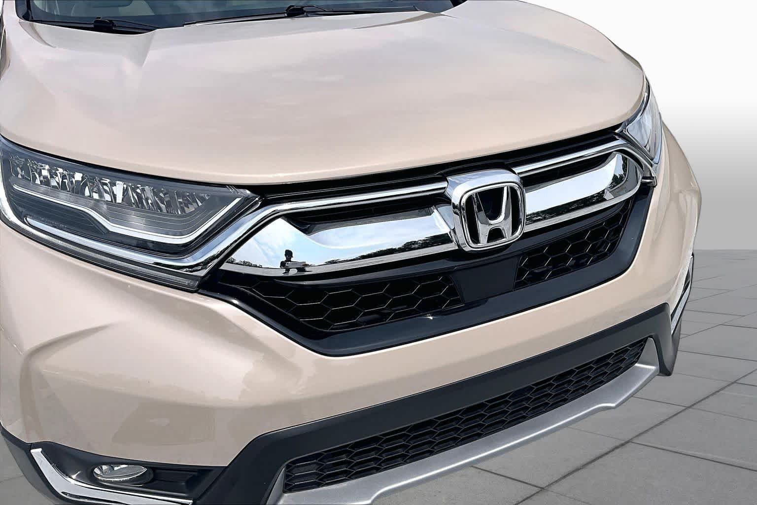 Used 2017 White Diamond Pearl Honda Touring image 30