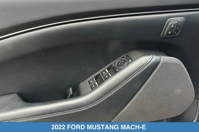 Used 2022 Black Ford Select image 12