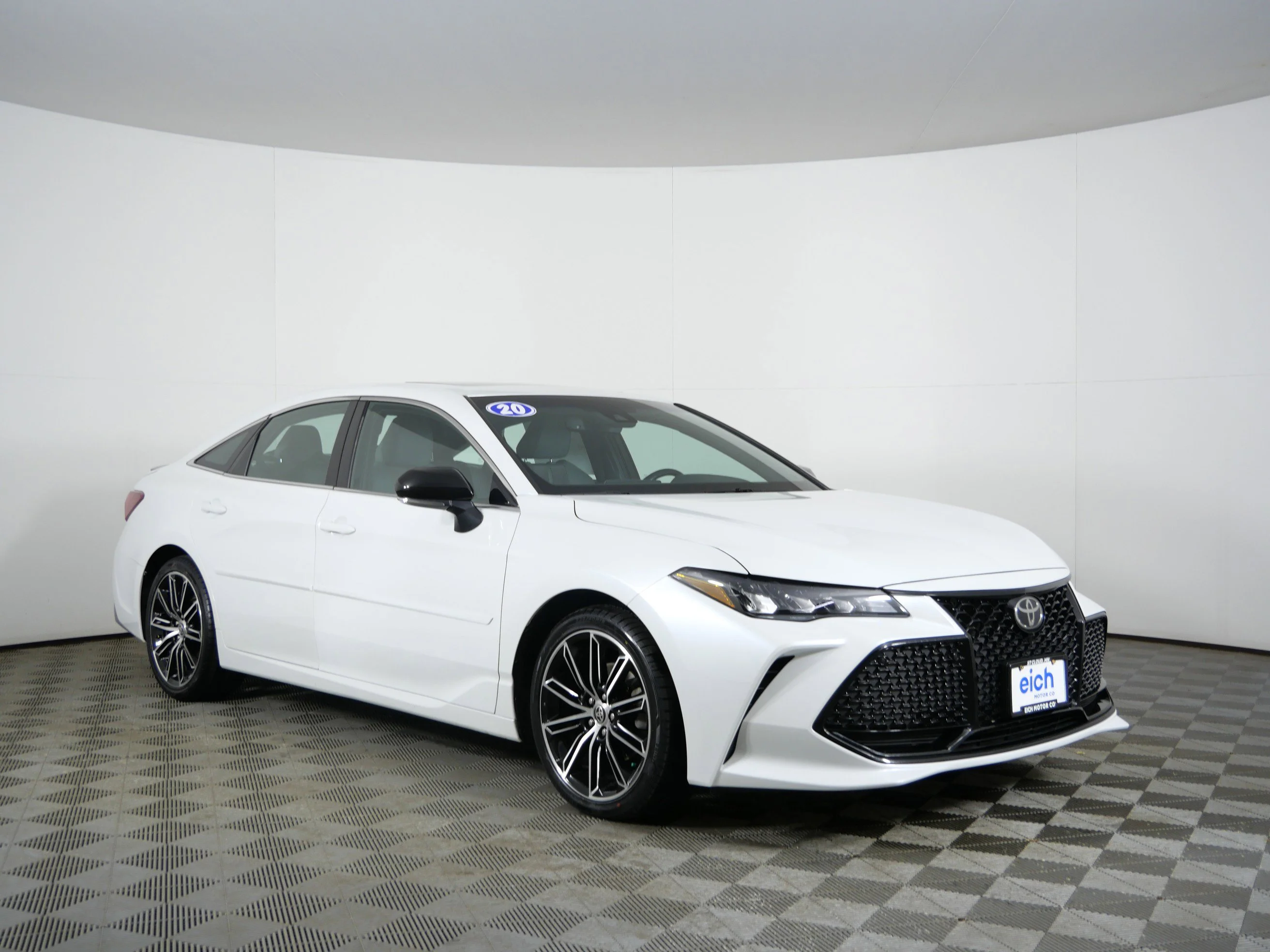 2020 Toyota Avalon XSE's photo