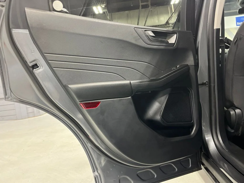 Used 2022 Gray Metallic Ford SE image 29