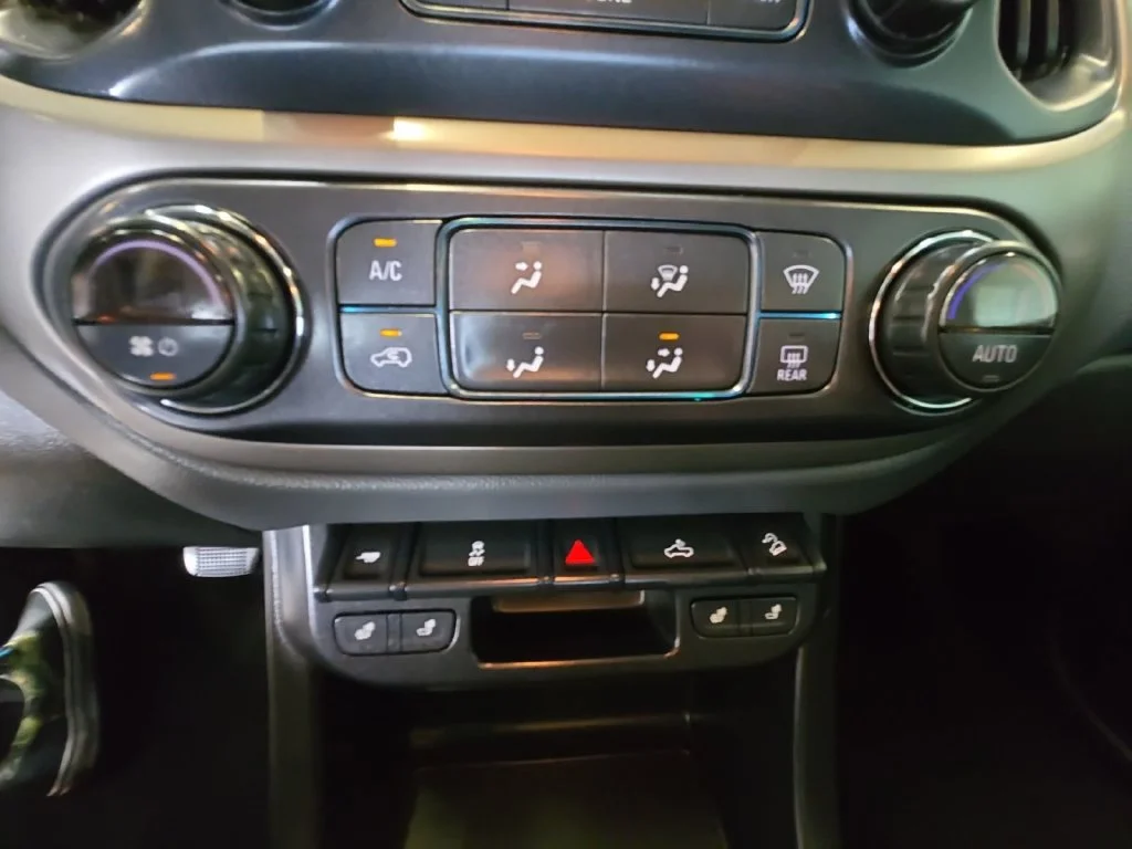 Used 2018 SUMMIT WHITE Chevrolet 4WD Z71 image 23