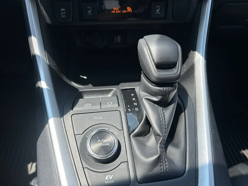 Used 2025 Silver Toyota XLE image 33