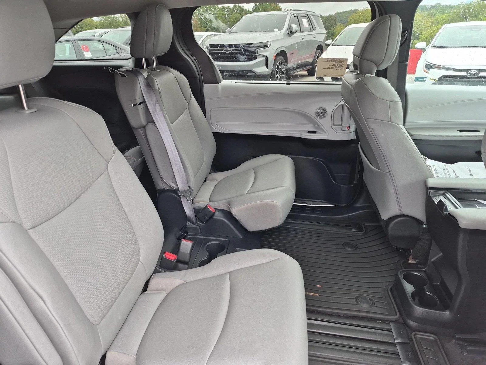 Used 2025 Wind Chill Pearl Toyota XLE image 36