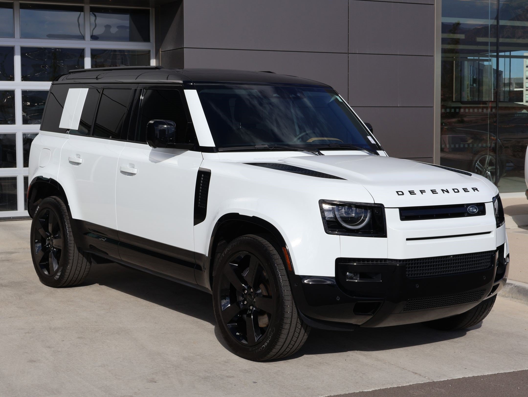 Used 2026 Fuji White Land Rover 110 P400 X-Dynamic SE image 3