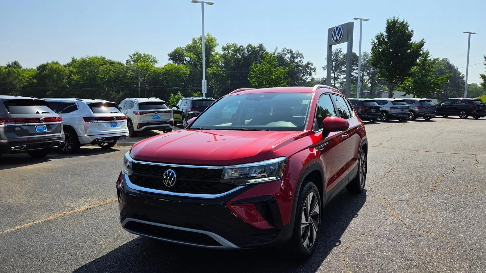 Certified Used 2024 Kings Red Metallic Volkswagen SE image 8