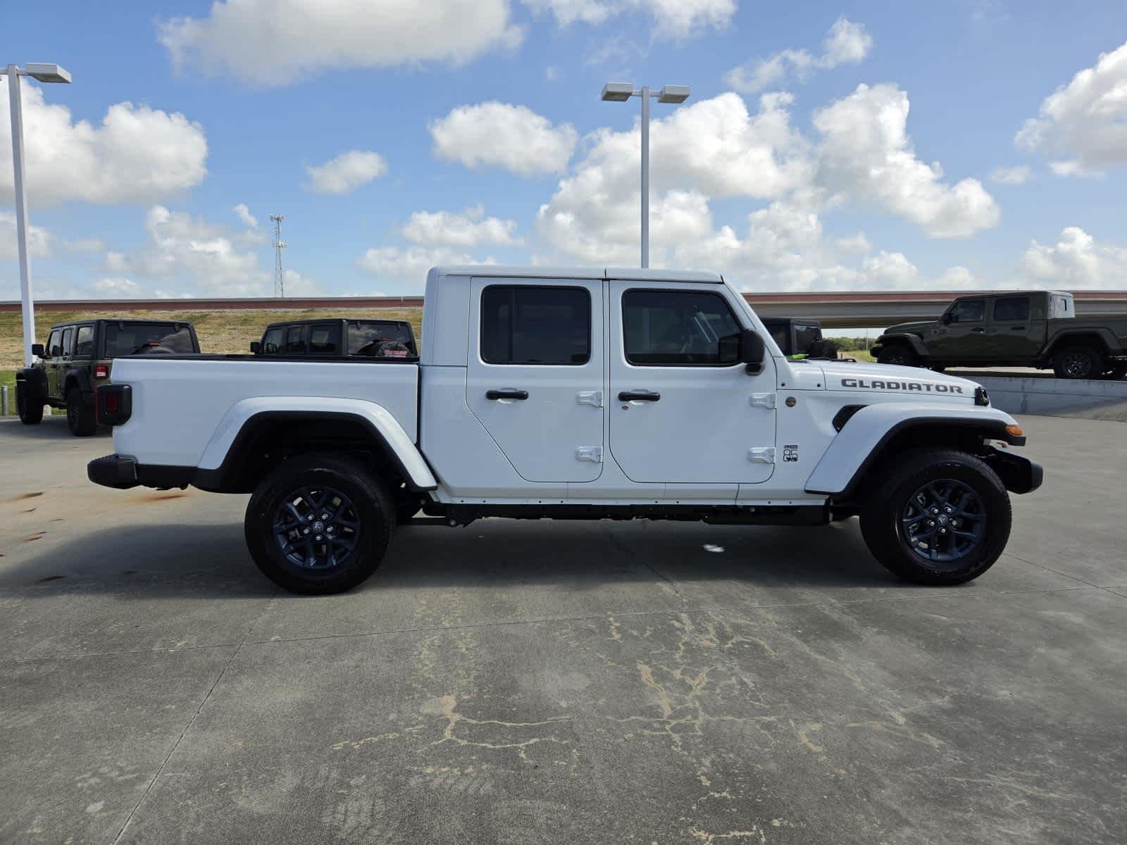 New 2026 Bright White Clear-Coat Exterior Paint Jeep 85th Anniversary Edition image 6