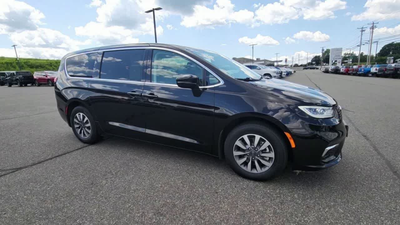 Used 2024  Chrysler Hybrid Select image 2