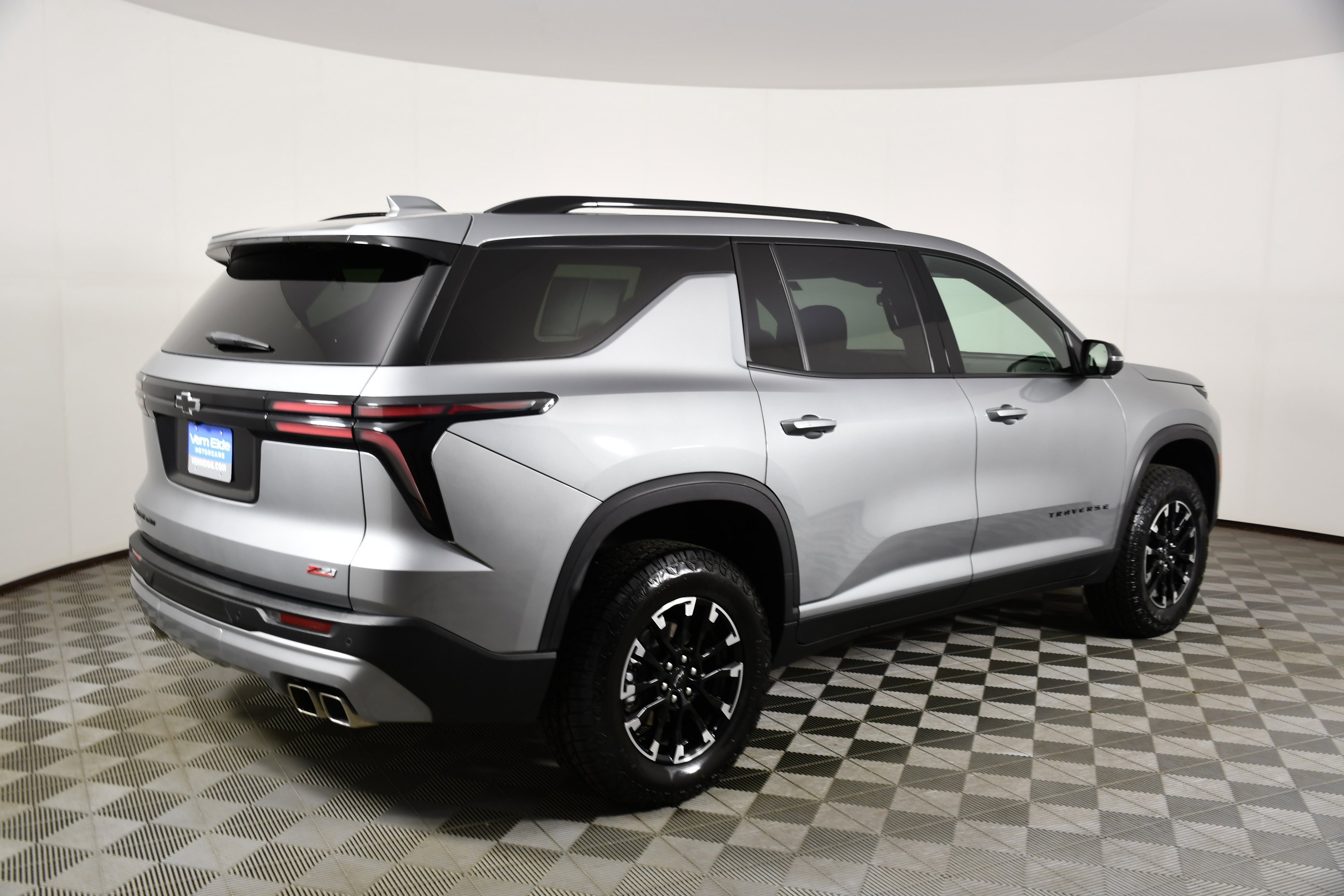 Used 2025 Sterling Gray Metallic Chevrolet AWD Z71 image 6