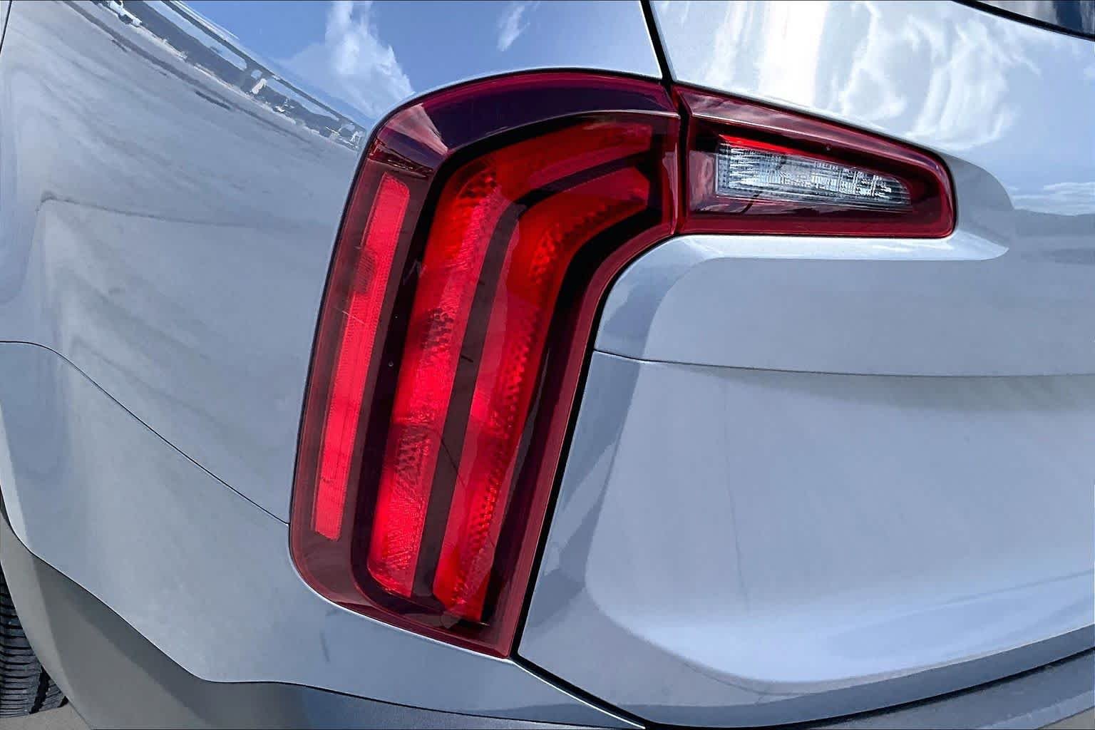 Used 2022 SILVER Kia LX image 27