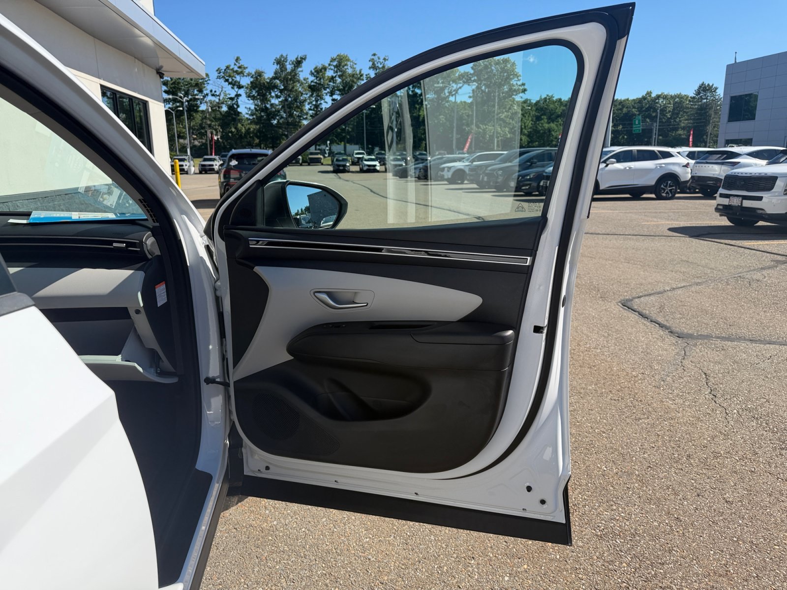 Used 2022 Quartz White Hyundai Blue image 31