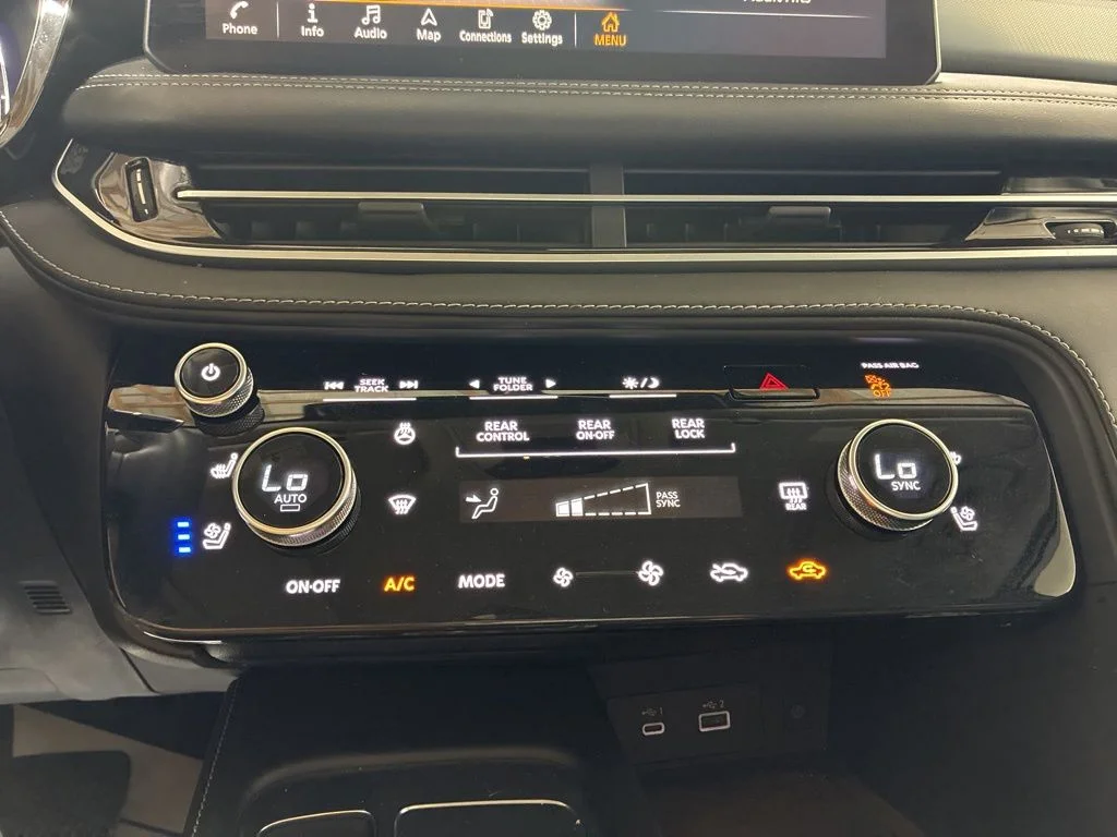 Used 2023 Gray INFINITI LUXE image 22