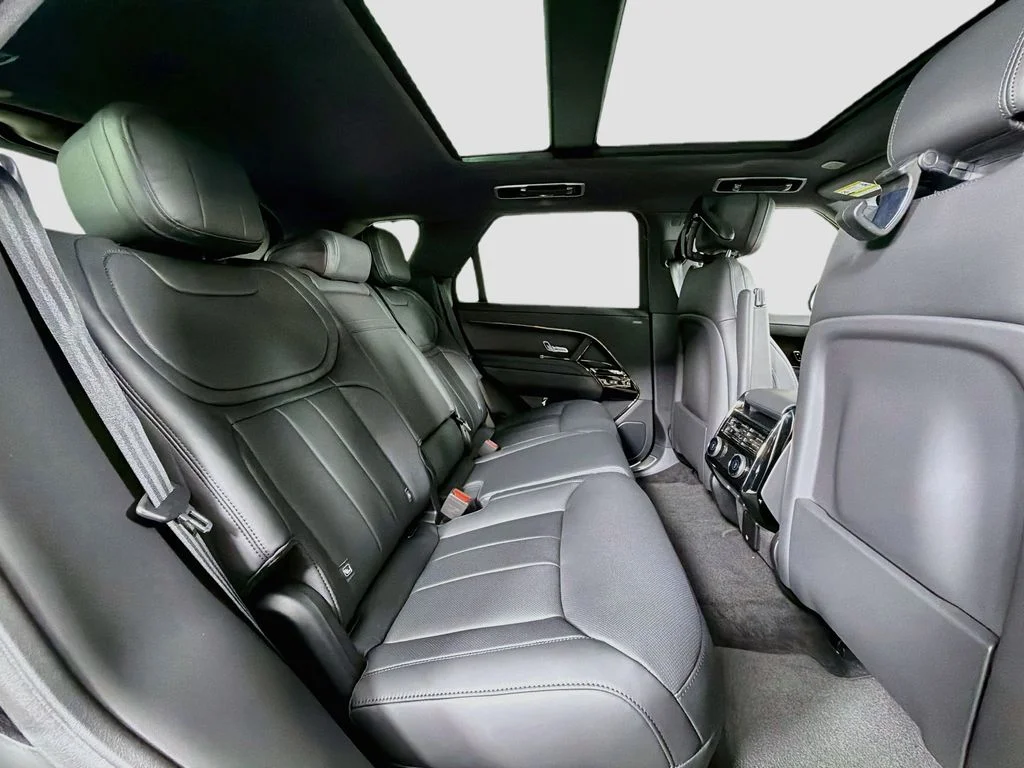New 2027 Santorini Black Land Rover Dynamic SE image 29