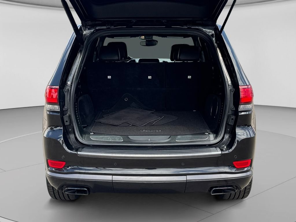 Used 2019 Diamond Black Jeep Overland image 23