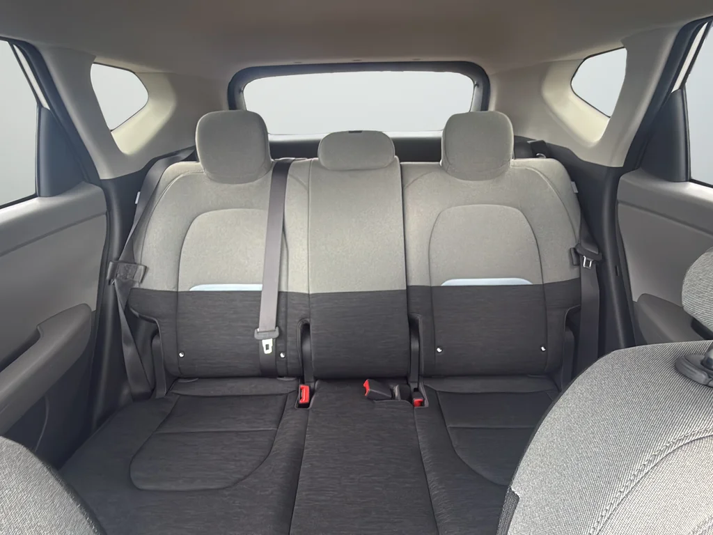New 2027 Snow White Pearl Kia LX image 48