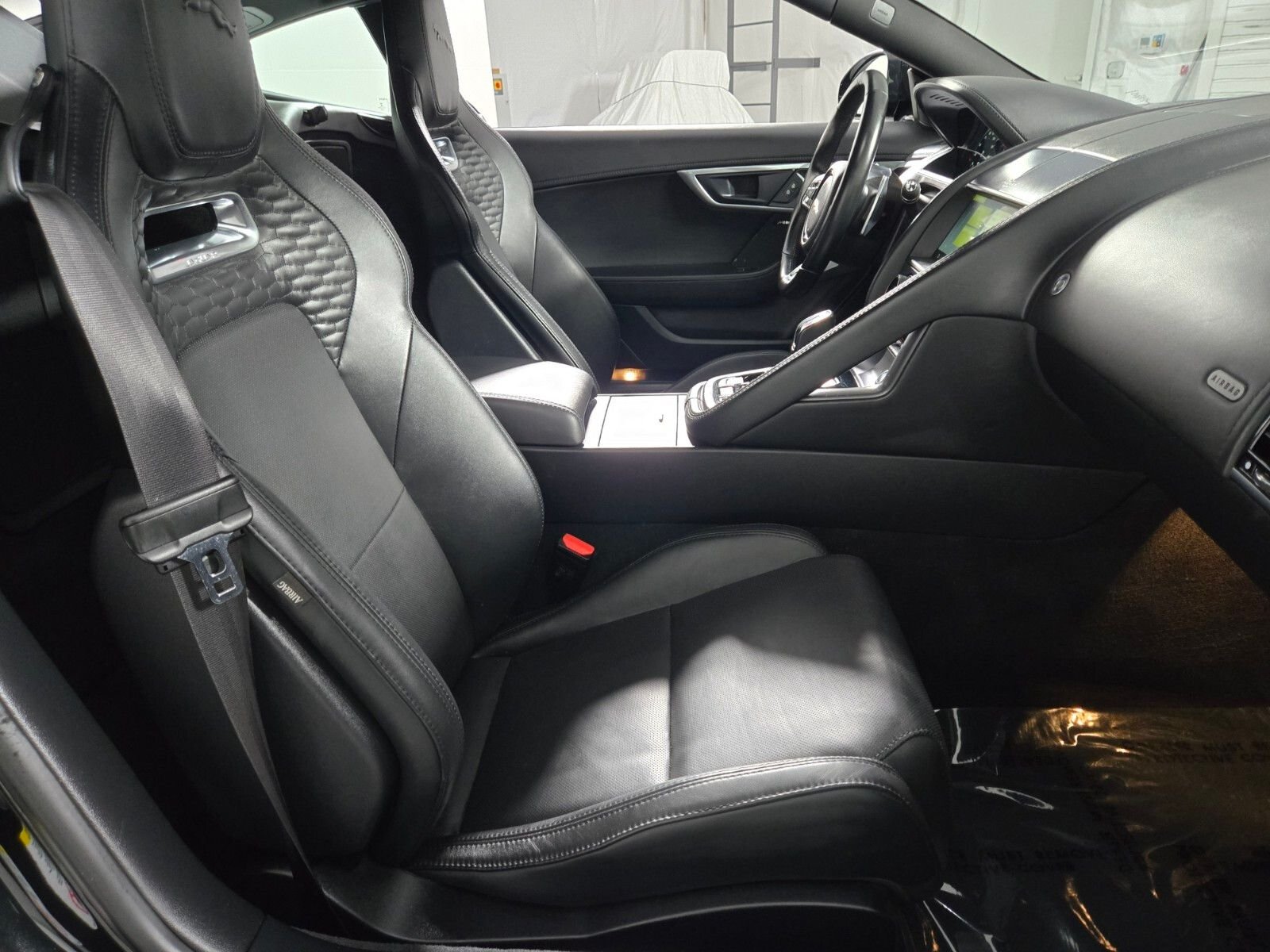 2023 Jaguar F-TYPE R-Dynamic - Photo 3