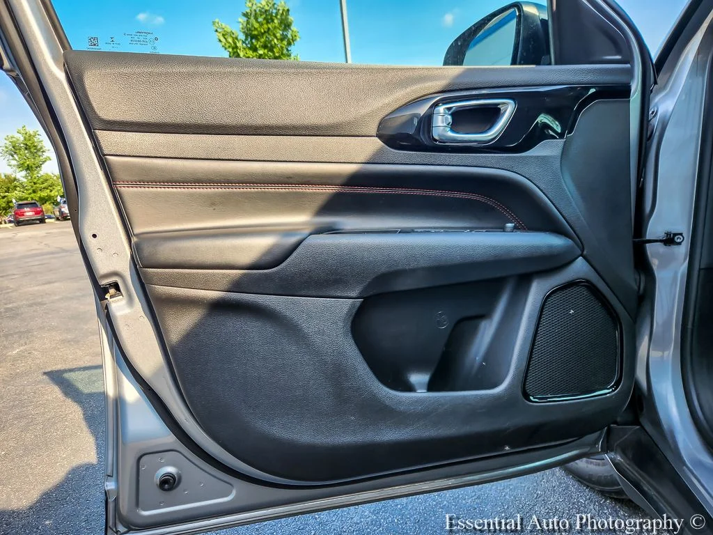 Used 2022 Silver Jeep Trailhawk image 16