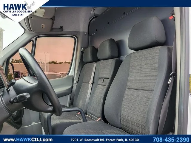 Used 2017  Mercedes-Benz Cargo 144 WB image 8