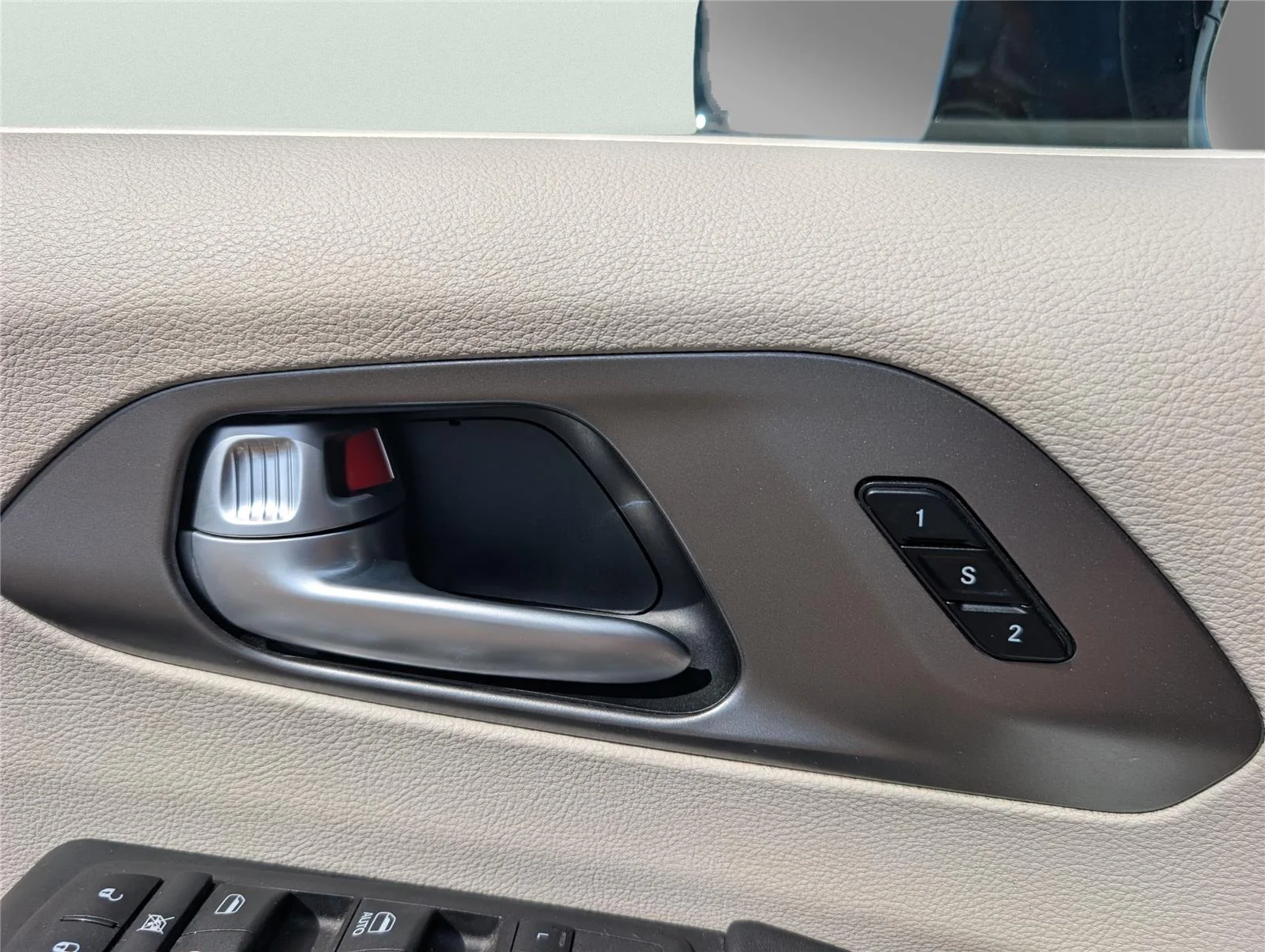 Used 2024 Bright White Clearcoat Chrysler Touring L image 30