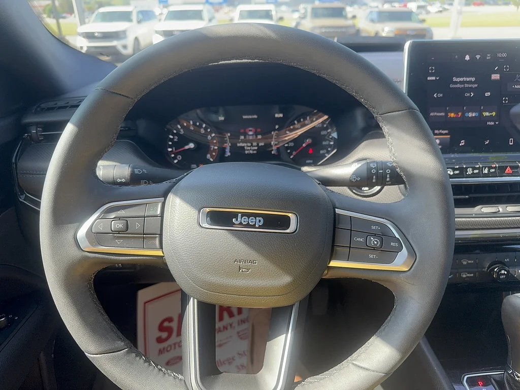 Used 2025 Bright White Clear Coat Jeep Latitude image 7