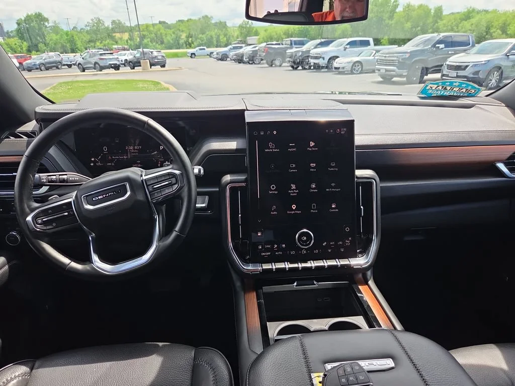 2025 GMC Yukon Denali - Photo 11