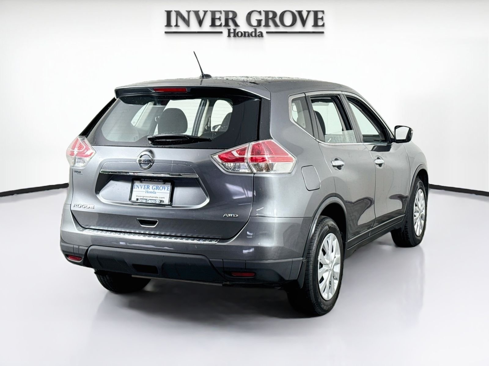 Used 2015 Gun Metallic Nissan S image 5