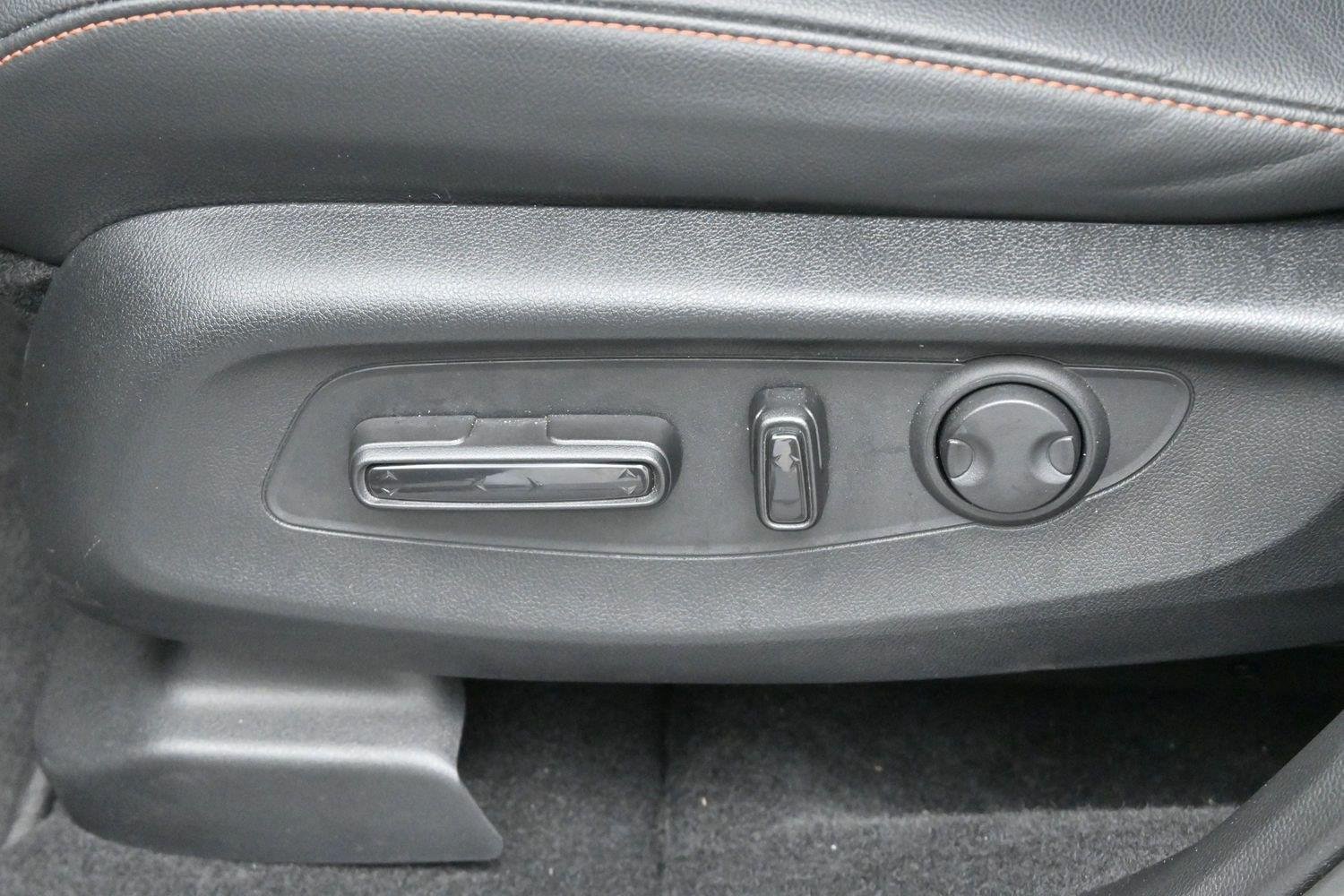 Used 2025 Platinum White Pearl Honda Sport-L image 15