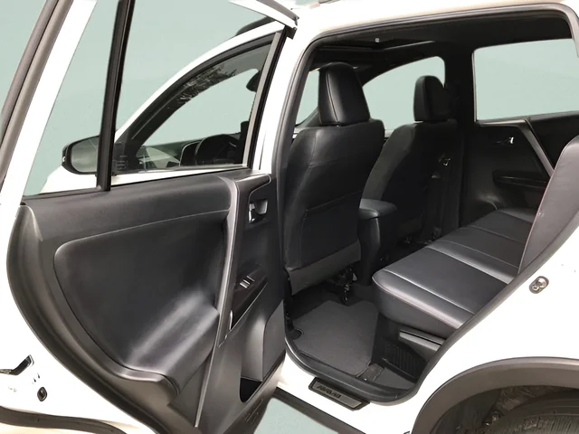 Used 2018 White Toyota SE image 11